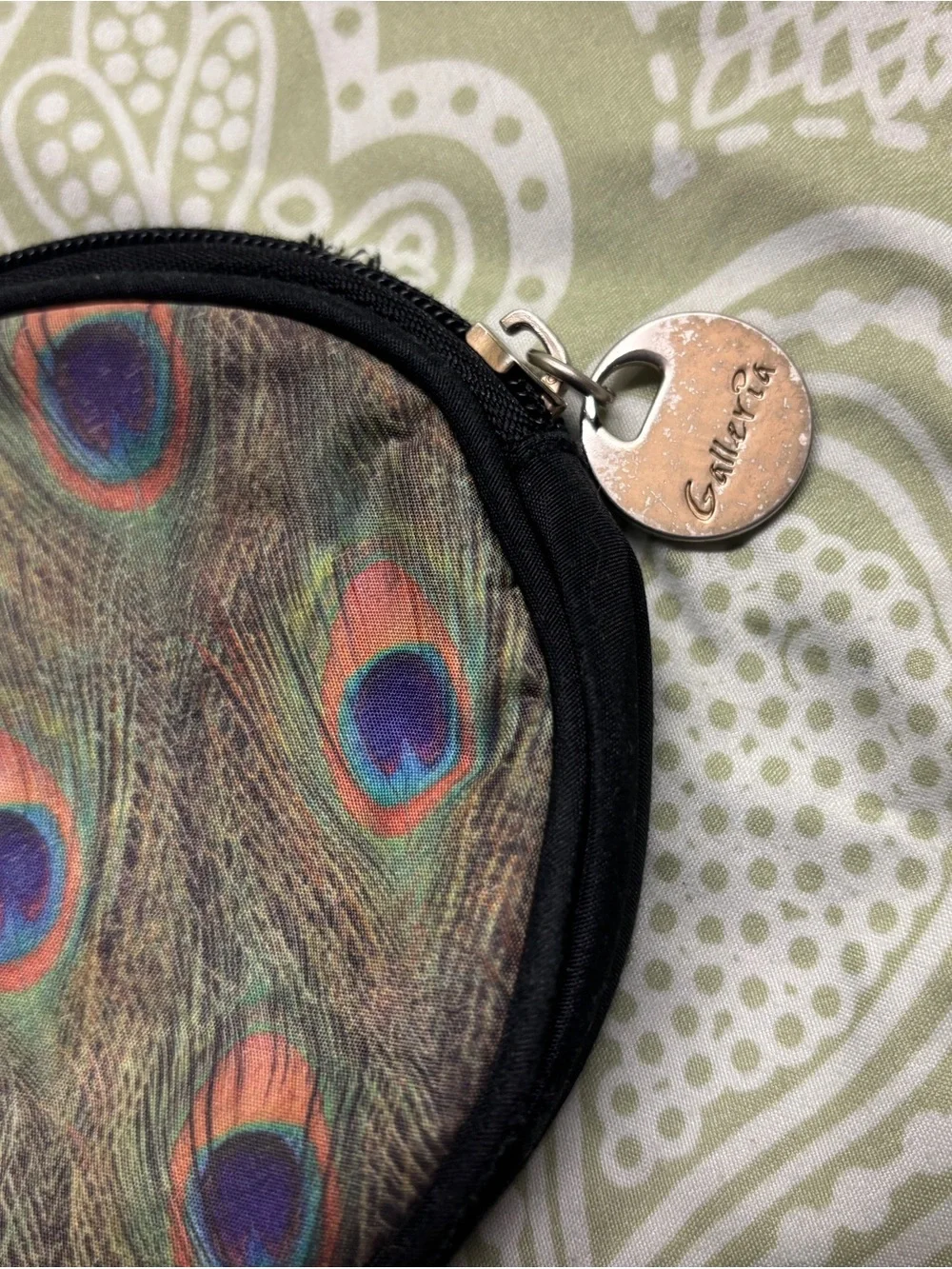 Galleria multicolor peacock